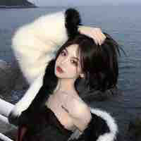 Huỳnh Trần Tuyết Linh(em gái na9,bff nu9)