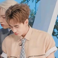 Lê Quang Hùng ( thầy giáo )