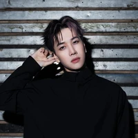 Hoàng Kim Long - Lou Hoàng