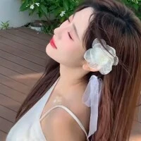 Vương Ngữ Thần ( chị)