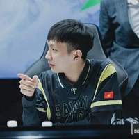 Phạm Vũ Hoài Nam◺Red