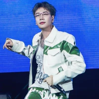 Hoàng Kim Long-Lou Hoàng