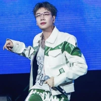 Hoàng Kim Long-Lou Hoàng
