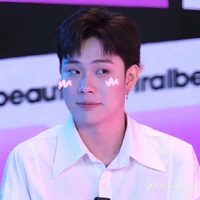 Dương đeo mic