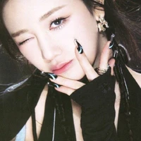 Pharita  Boonpakdeethaveeyod - Chị cô