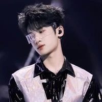 Trương Tuấn Hào  ( hắn )