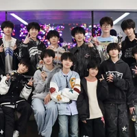 tf gia tộc f4