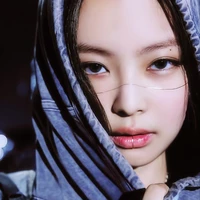 Kim Jennie - Em