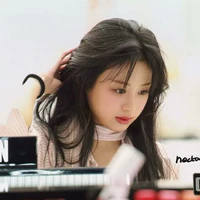 Jung Ahyeon - Cô
