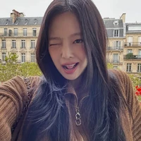 JENNIE (em)