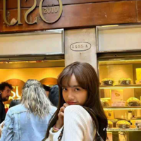 Lisa/chồng rosé/