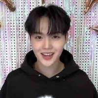 Bình luận viên DY