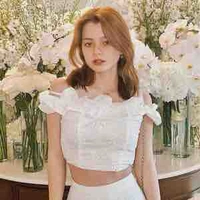 Becky Armstrong ( nàng )