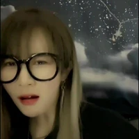 Trần Kha(trước) 