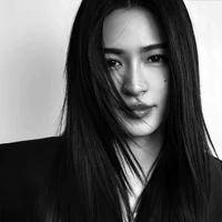 LingLingKwong [chị]