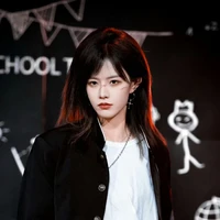 Bách Hân Dư - cô