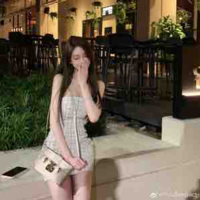 Khánh Linh 