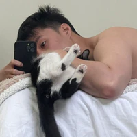 Bé Ne Gíp bị dduj nát lỗ