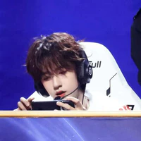 Hạ Tuấn Lâm_cậu