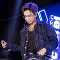 Hoàng Kim Long/Lou Hoàng