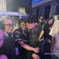 dàn em của thóng và út báo
