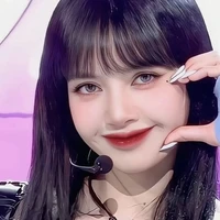 Kim LaLisa  "chị"
