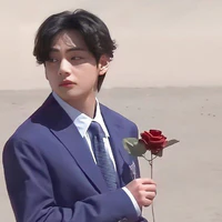 Kim Taehyung "ba nàng"