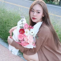 June Wanwimol/ nàng