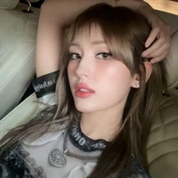 Jeon Somi_ Em Jung