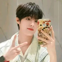 Trương Trạch Vũ  (bạn thân cô)