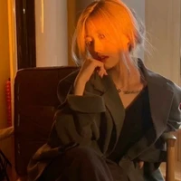 Ninh Phương Hạ ( Hạ ) - chị tư