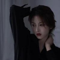 Ninh Khả Nghiên ( Cô ) - chị cả