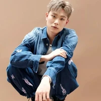 Dương đeo mic