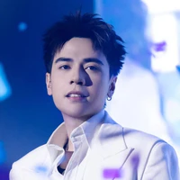 QUANG HÙNG