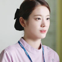 Y Tá Jang Gyu-Ri.
