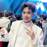 Quang Hùng Masterd(hồng)