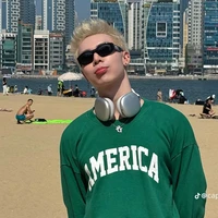 Erik(mặt baby nhưng đô con)