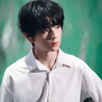 Vương Lỗ Kiệt//anh//