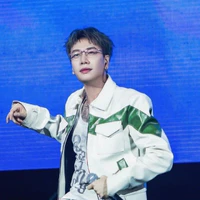 Hoàng Kim Long - Lou Hoàng