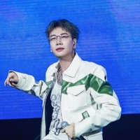 Hoàng Kim Long - Lou Hoàng