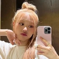 PARK CHAEYOUNG  ( chị dâu cô )