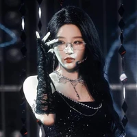 Châu Thi Vũ -chị