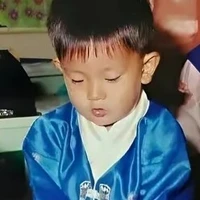 Lee Heeseung (còn nhỏ)