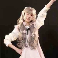 Tả Kỳ Hàm_(lúc giả gái)