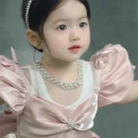 một cô bé ( nu9)