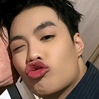 nề ga (bạn dương đeo míc)