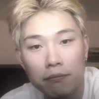Dương đeo mic