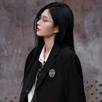 Vương Dịch - cô