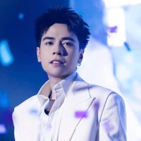 Quang Hùng (phone)