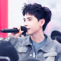 Q.Hùng (Phone)